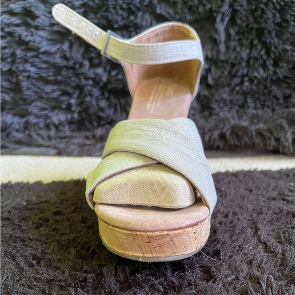 TOMS Light Blue Sandal Wedges Size 8 - Picture 2 of 4